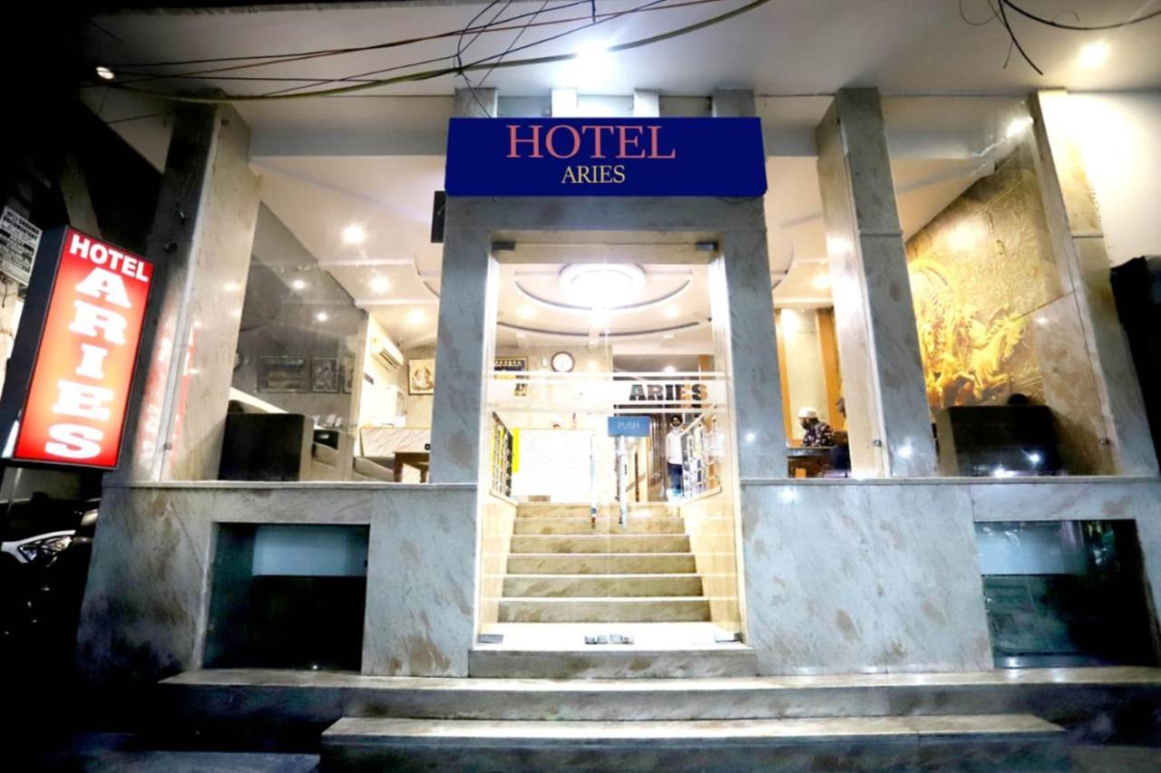 Hotel Aries New Delhi Exteriör bild