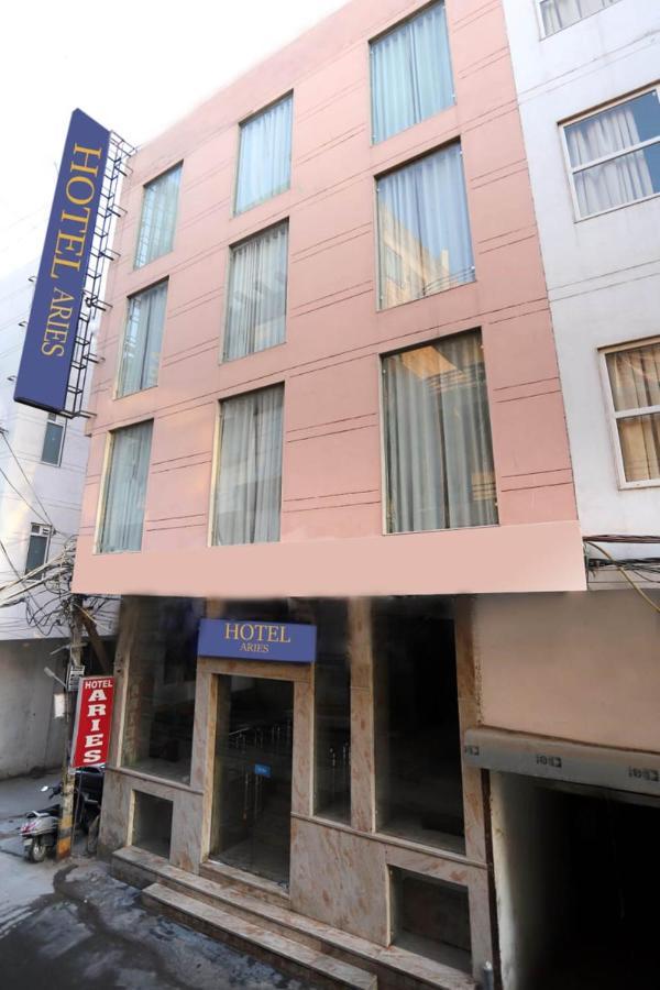 Hotel Aries New Delhi Exteriör bild