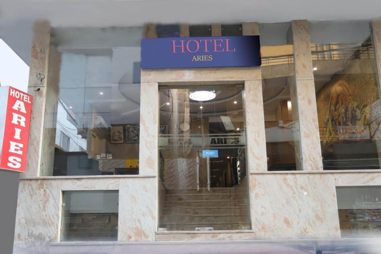 Hotel Aries New Delhi Exteriör bild