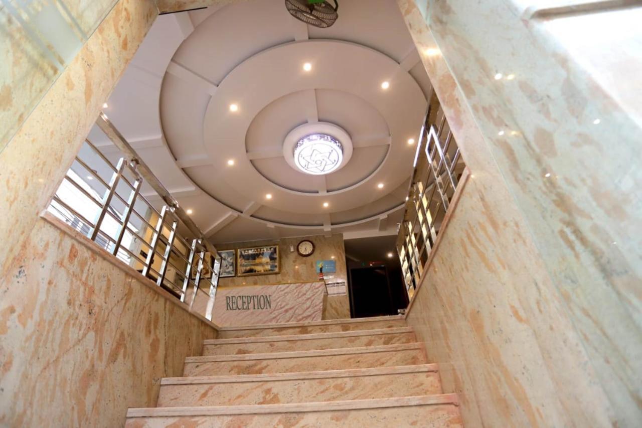 Hotel Aries New Delhi Exteriör bild