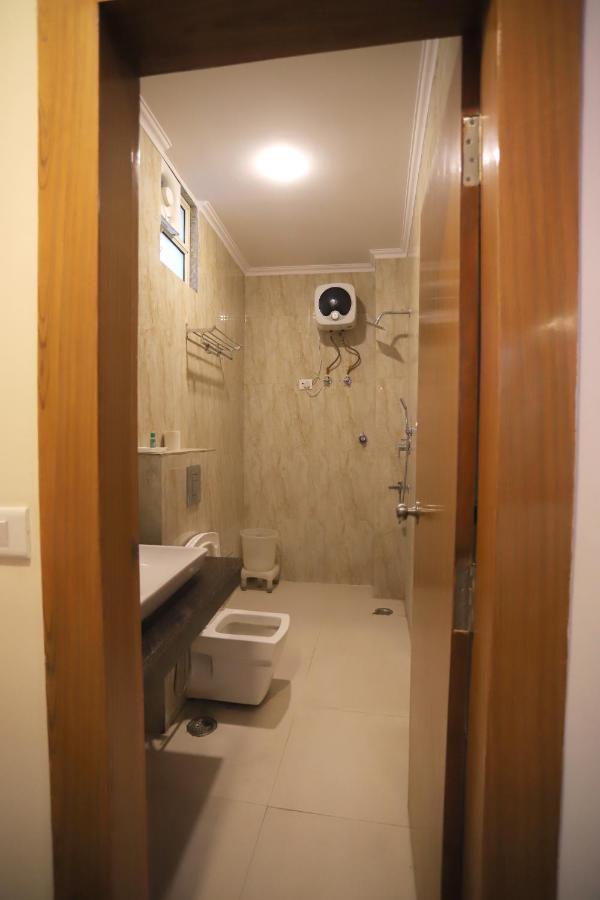 Hotel Aries New Delhi Exteriör bild