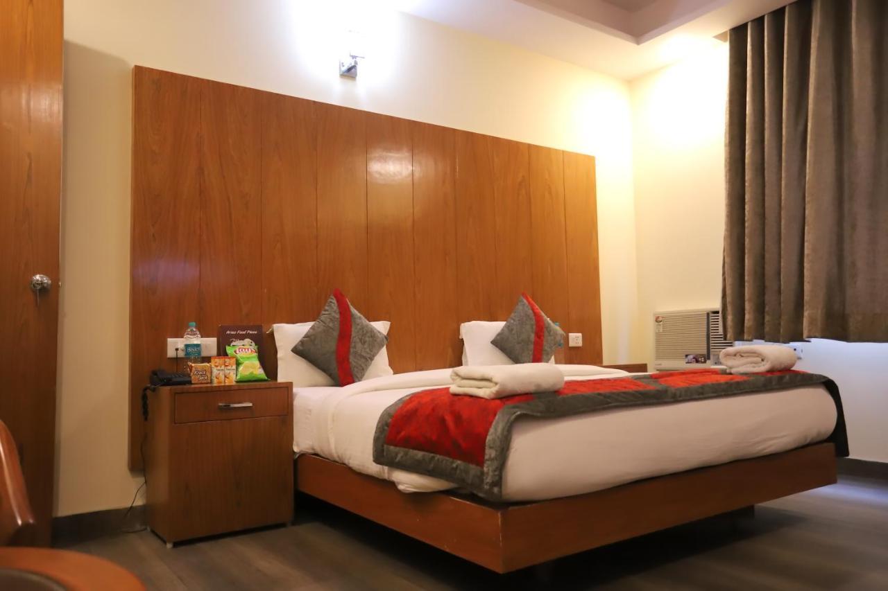 Hotel Aries New Delhi Exteriör bild