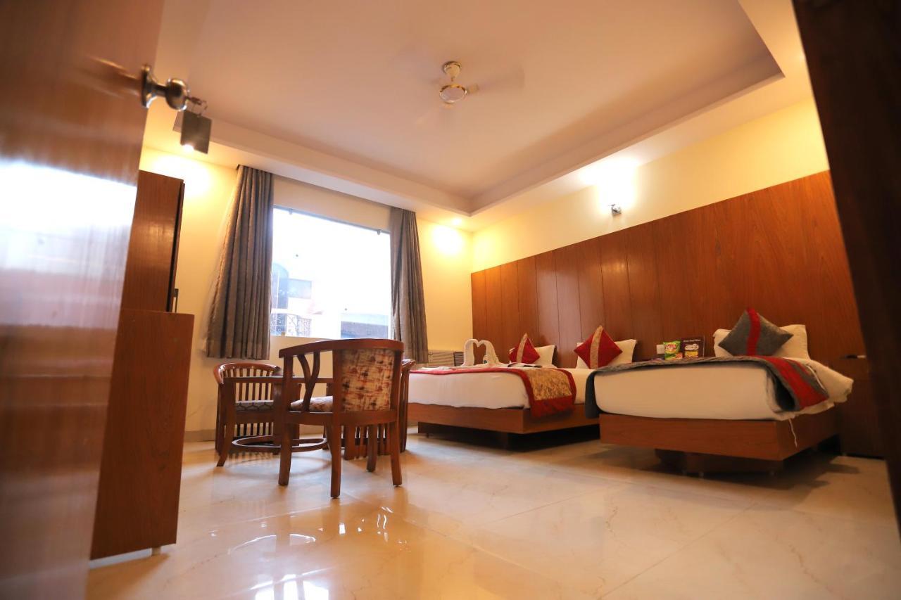 Hotel Aries New Delhi Exteriör bild