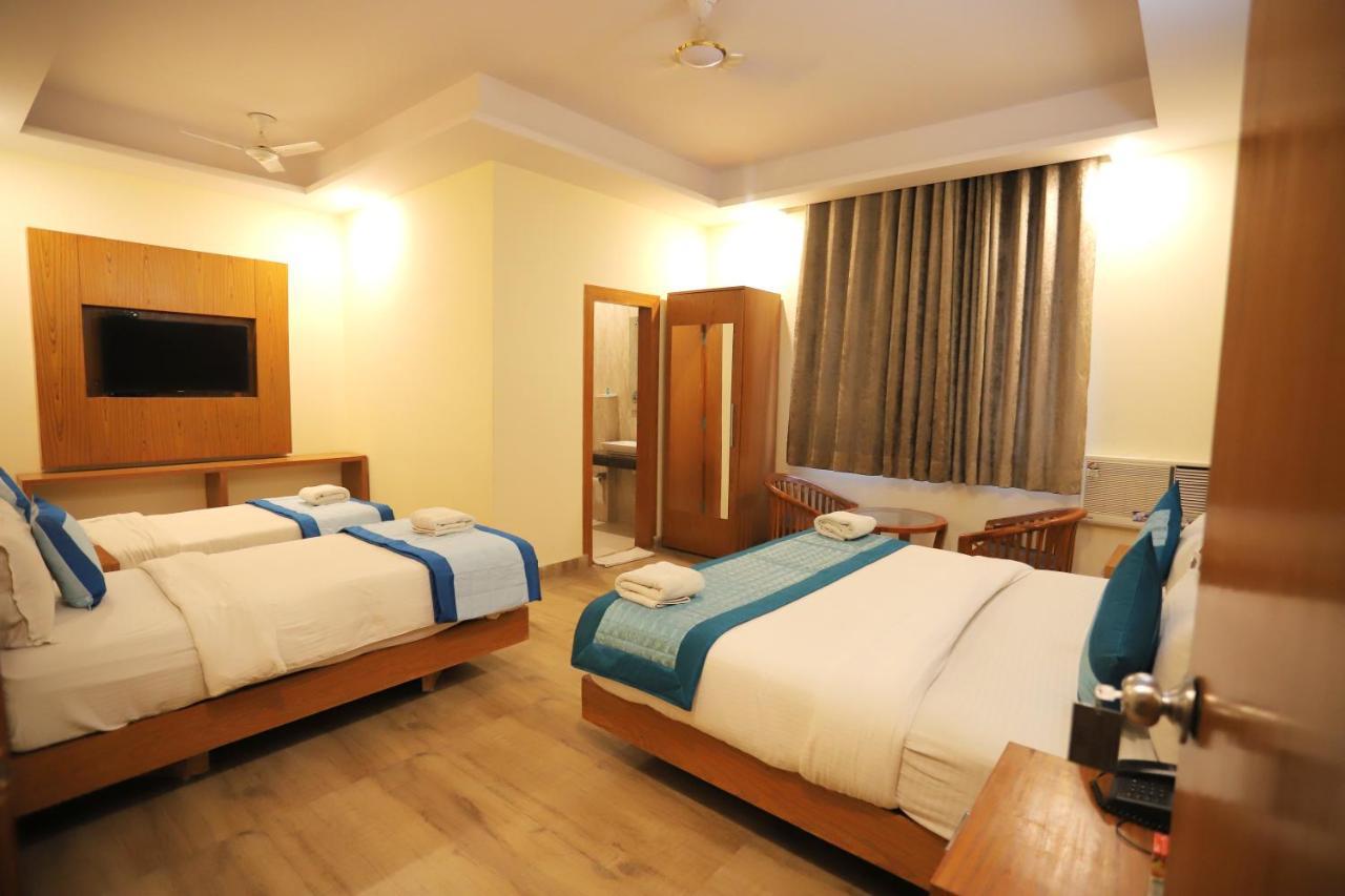 Hotel Aries New Delhi Exteriör bild