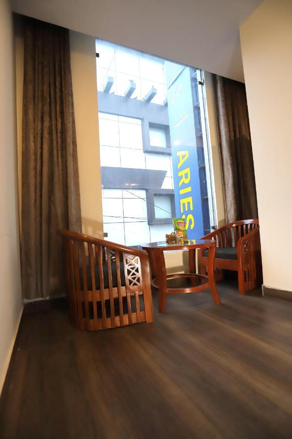 Hotel Aries New Delhi Exteriör bild