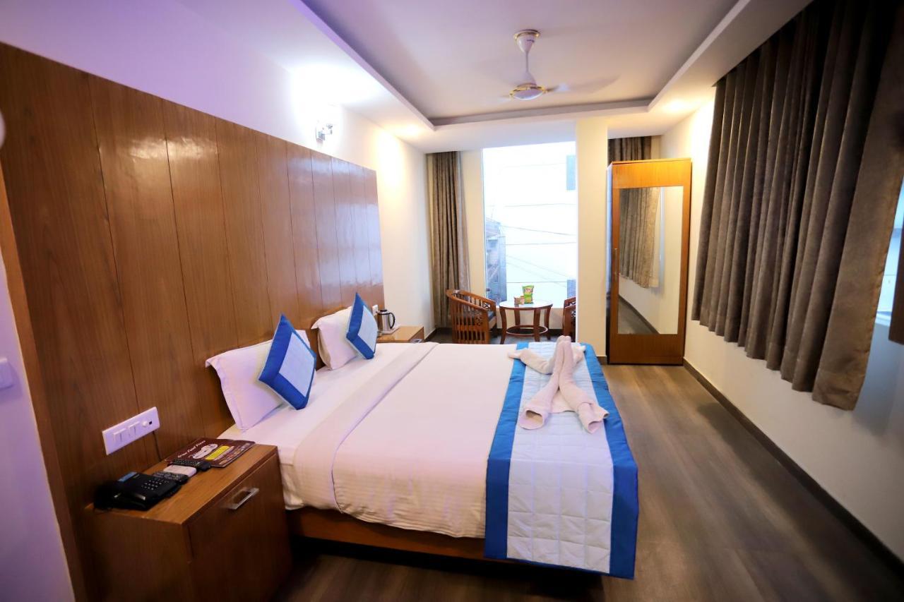 Hotel Aries New Delhi Exteriör bild