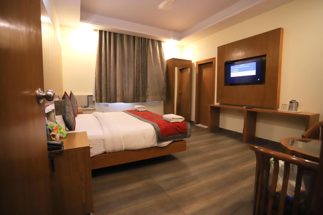 Hotel Aries New Delhi Exteriör bild