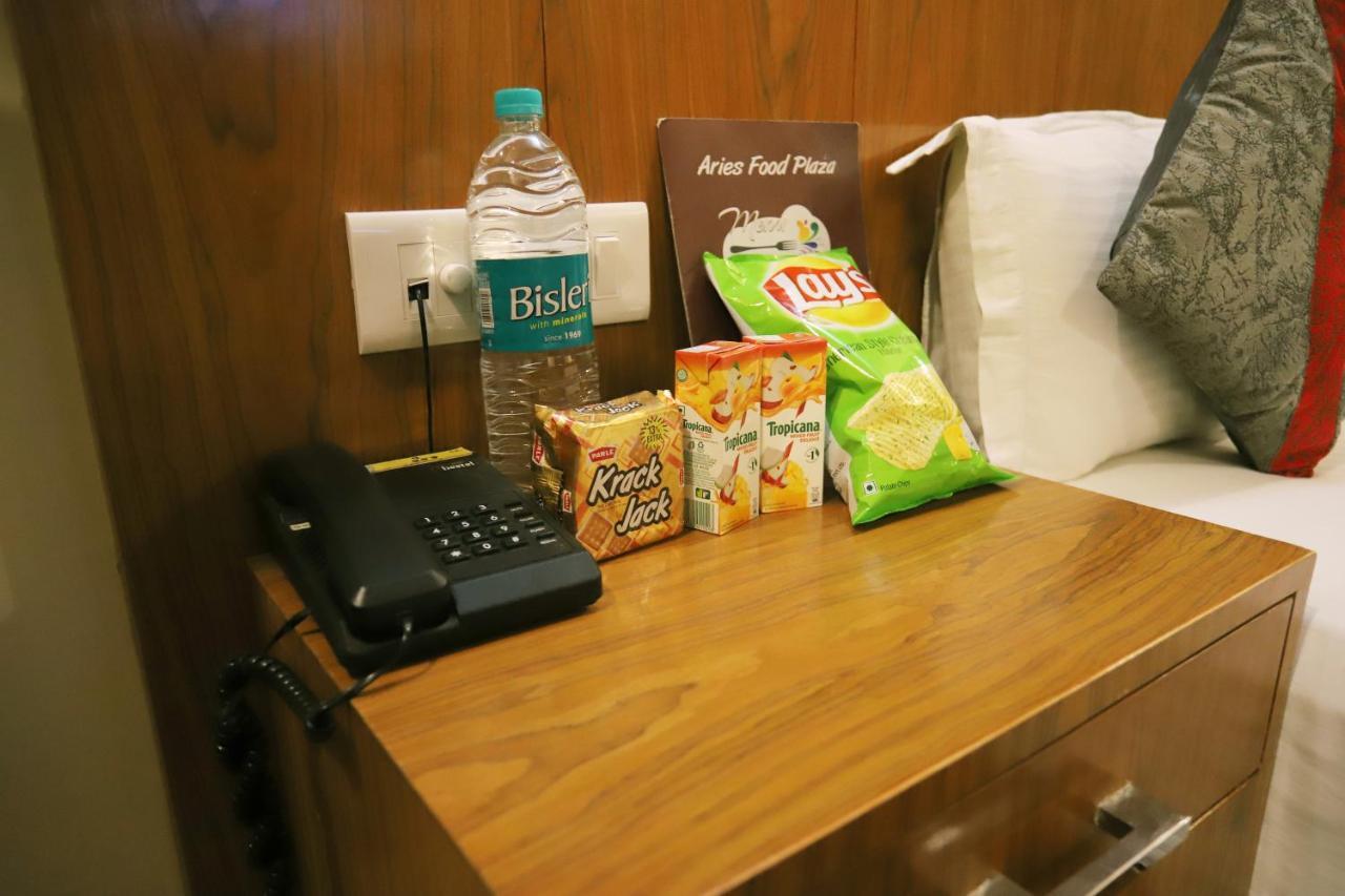 Hotel Aries New Delhi Exteriör bild