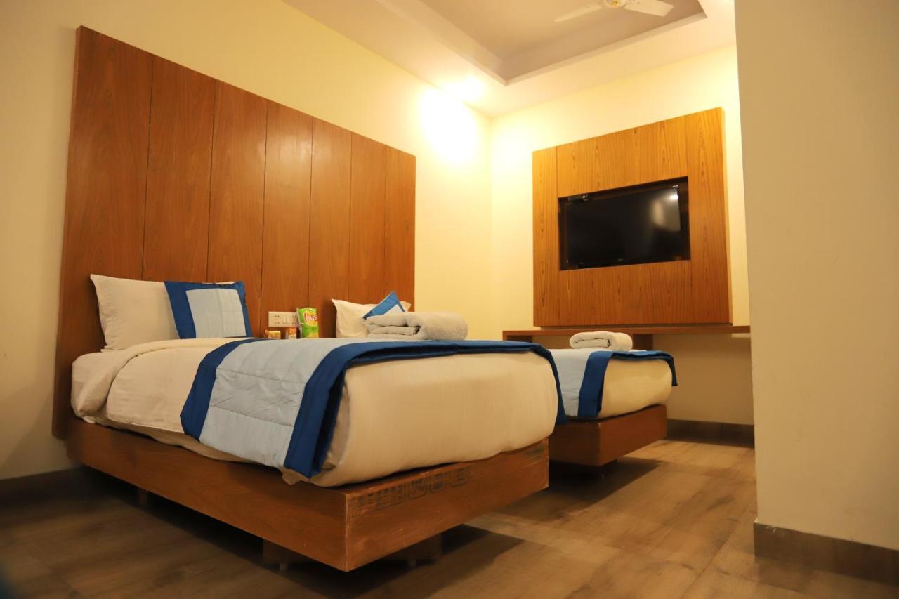 Hotel Aries New Delhi Exteriör bild